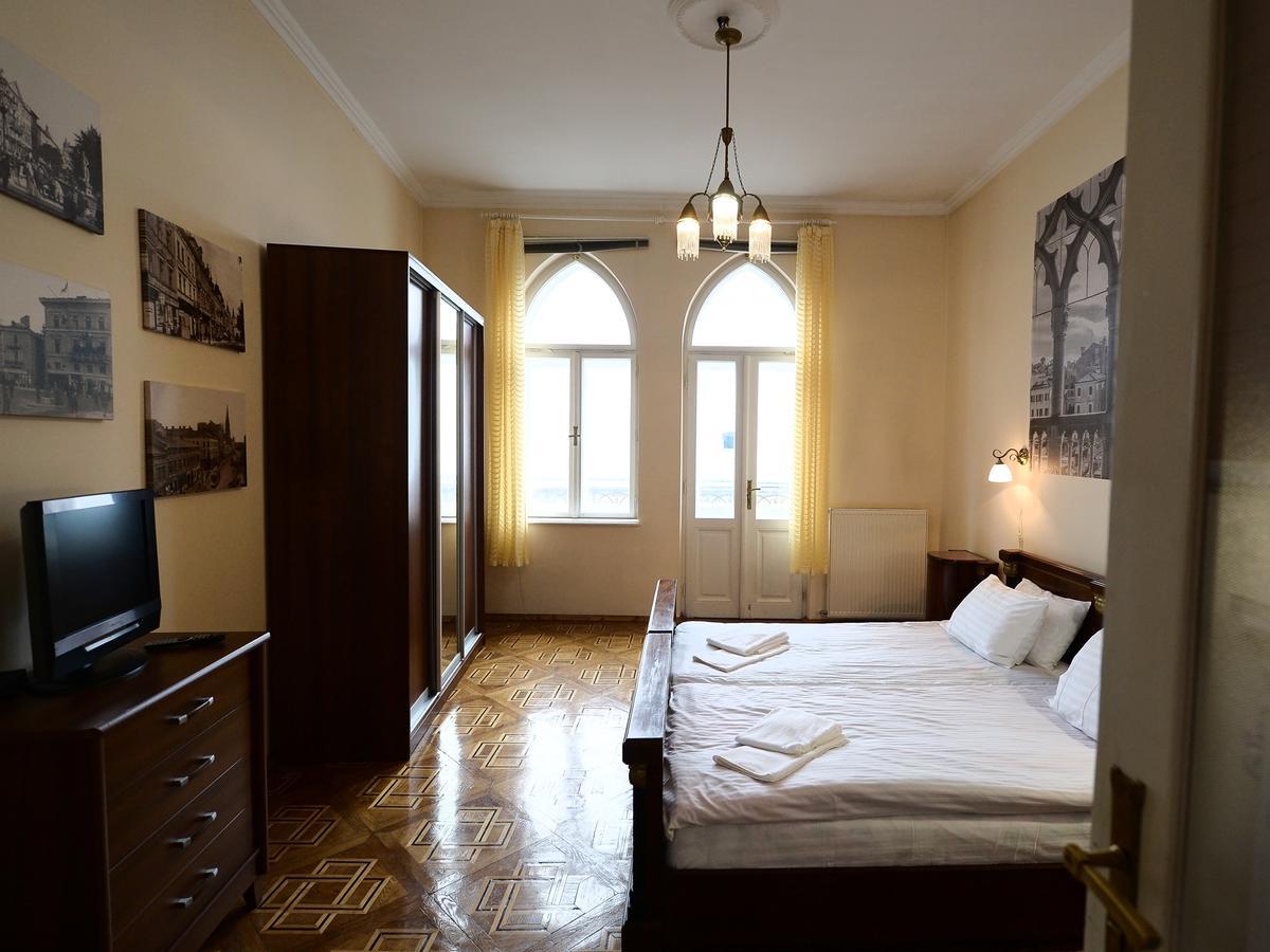 The Historical Family Nest In City Centre Лвив Екстериор снимка