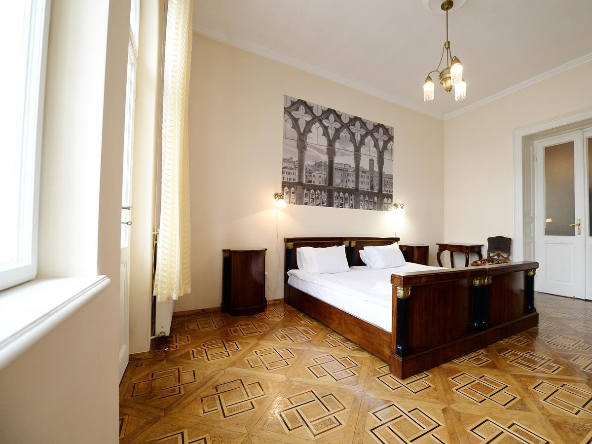 The Historical Family Nest In City Centre Лвив Екстериор снимка