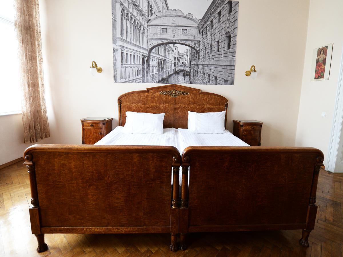 The Historical Family Nest In City Centre Лвив Екстериор снимка