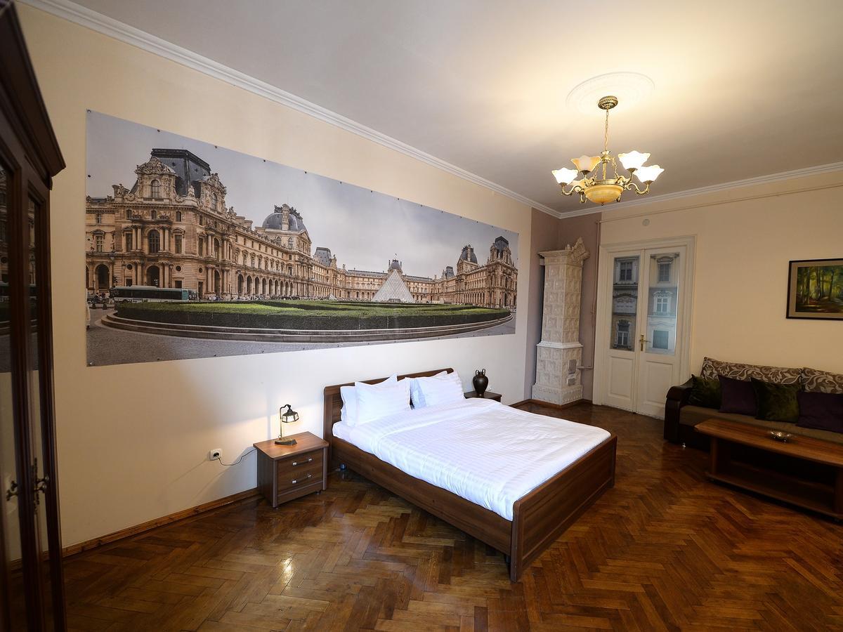 The Historical Family Nest In City Centre Лвив Екстериор снимка
