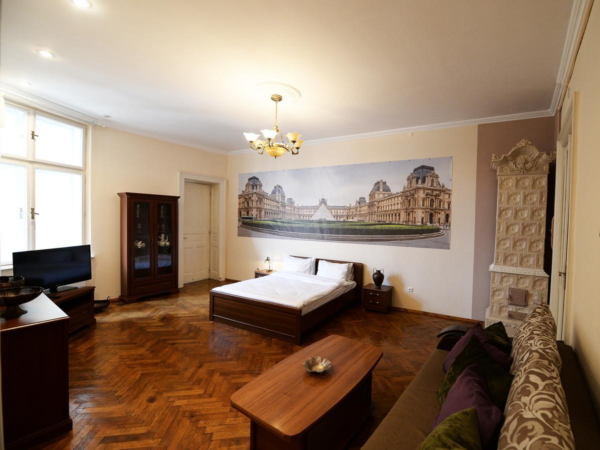 The Historical Family Nest In City Centre Лвив Екстериор снимка