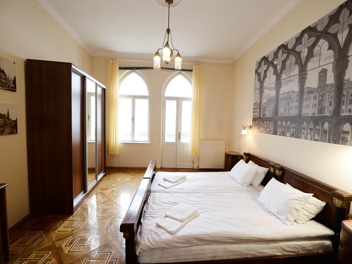 The Historical Family Nest In City Centre Лвив Екстериор снимка