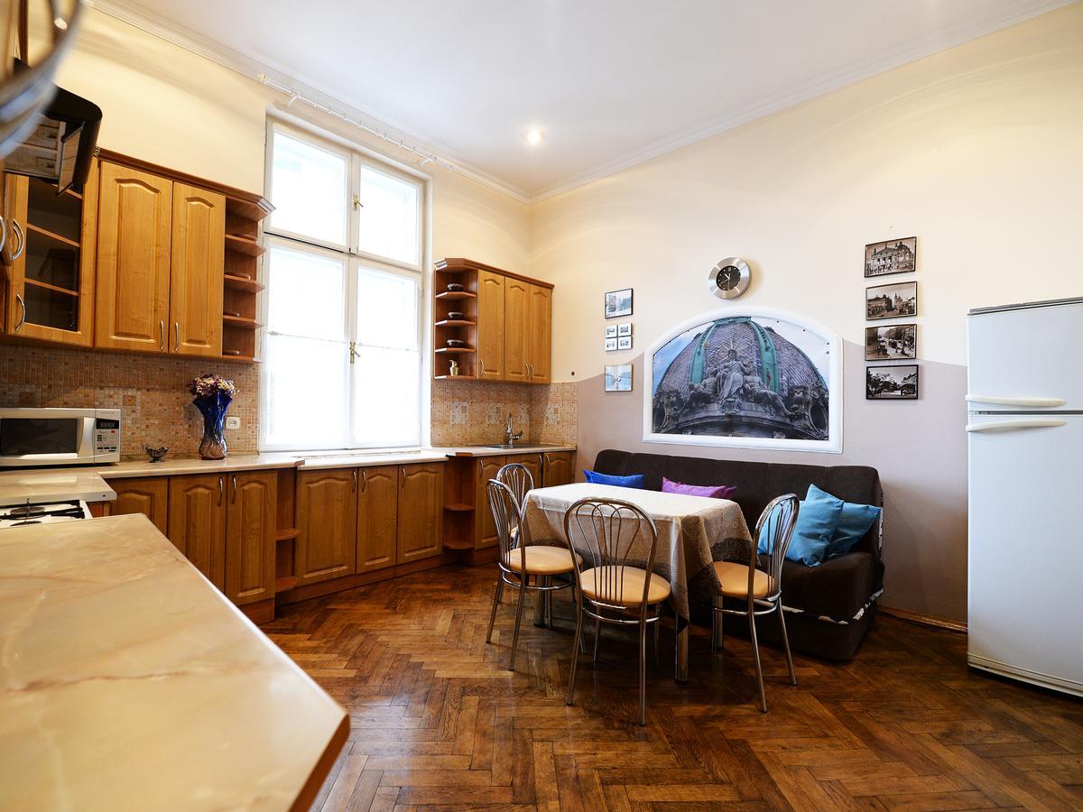 The Historical Family Nest In City Centre Лвив Екстериор снимка