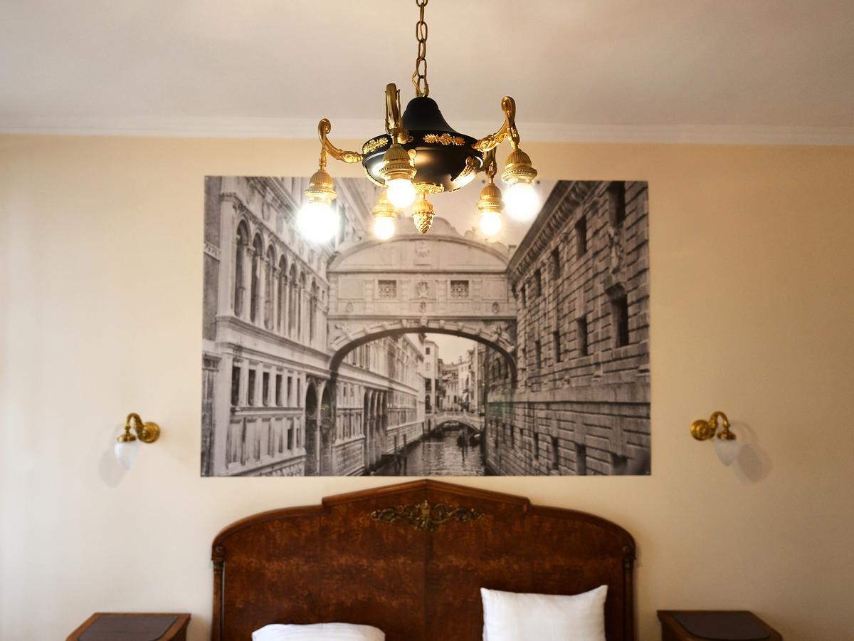 The Historical Family Nest In City Centre Лвив Екстериор снимка